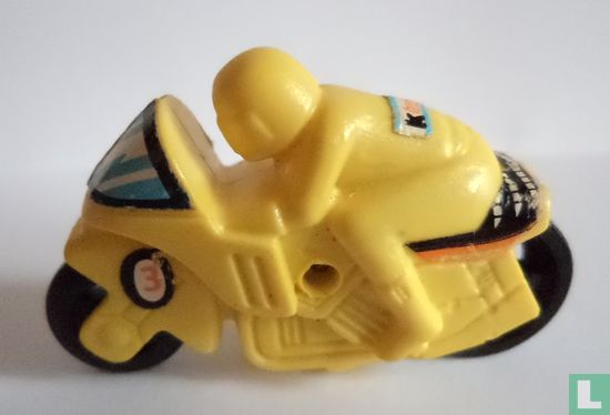Motorcyclist (yellow)