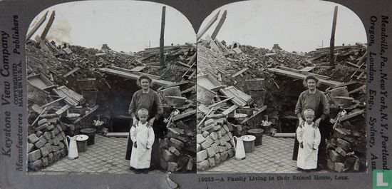 A family living in their ruined house, Lens. - Image 1