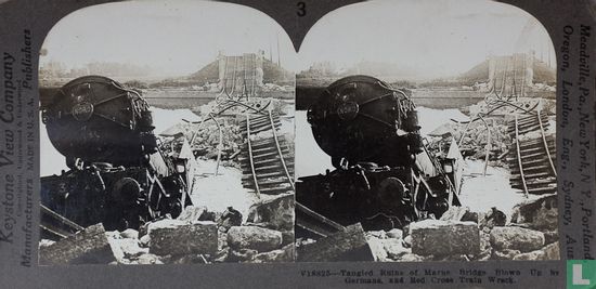 Tangled ruins of Marne Bridge blown up by Germans and Red Cross train wreck.  - Afbeelding 1