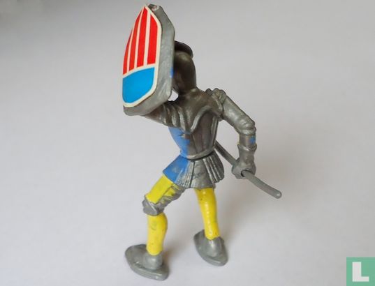 Knight with axe and shield - Image 2
