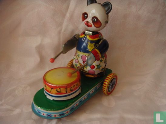Drumming Panda - Image 1
