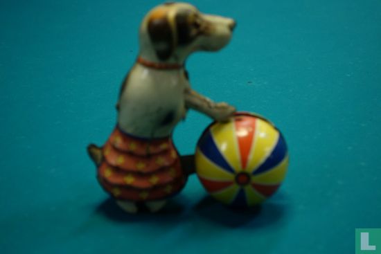 Hond met bal - Image 1