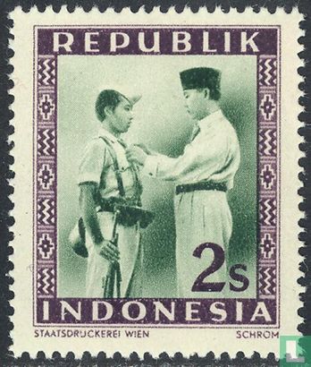 Sukarno decorate soldiers