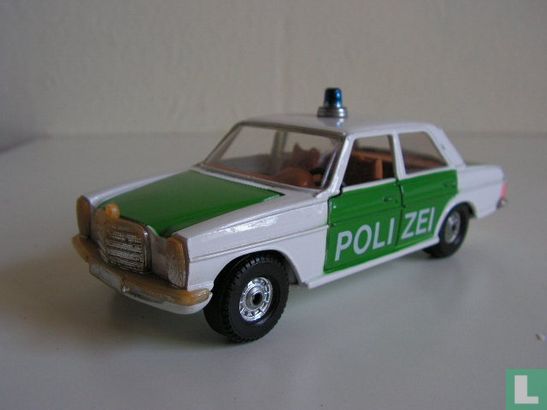 Mercedes-Benz 240D 'Polizei'