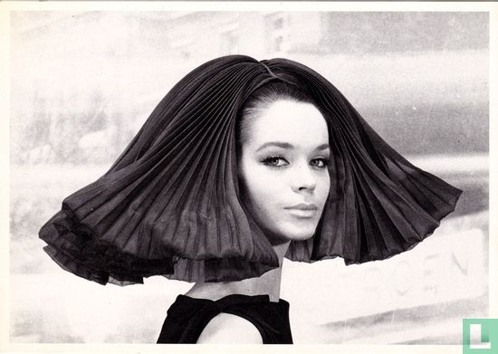 Chapeaux fascinants, 1960 - Image 1