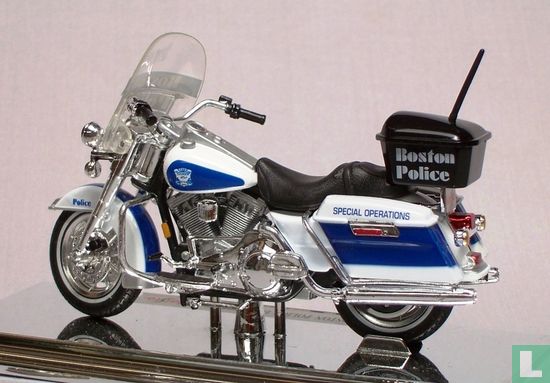 Harley-Davidson FLHR Road King 'Boston Police Department' - Image 2