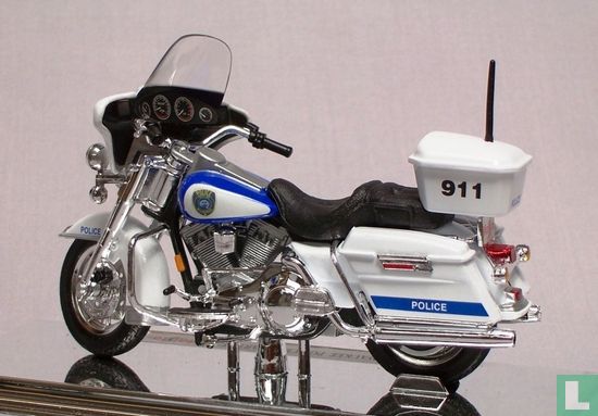Harley-Davidson 1997 FLHT Electra Glide Standard 'Milwaukee Police Department' - Image 2