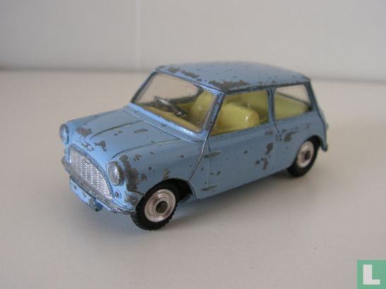 Morris Mini Minor (blue, yellow interior)