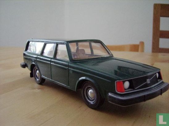 Volvo 245 DL - Image 1
