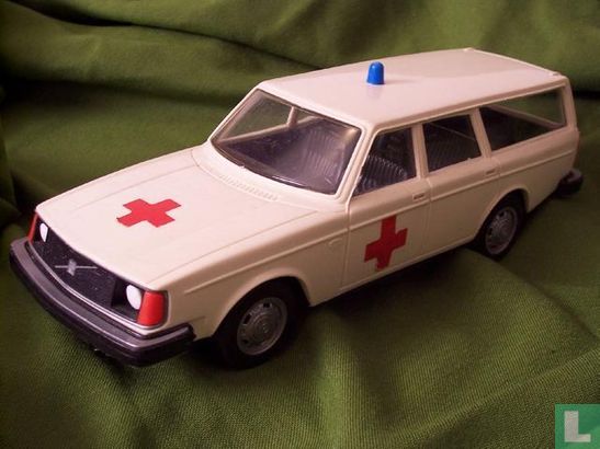 Volvo 245 GL Ambulance - Image 3