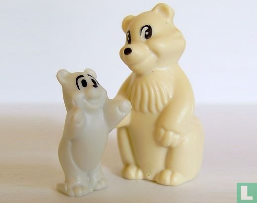Polar bear with cub - Image 1