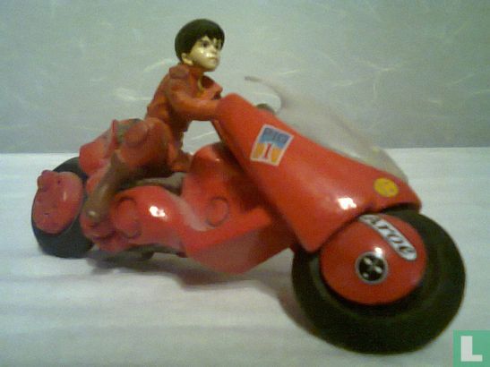 Kaneda auf seinem Motorrad