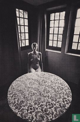 Femme nue assise à une table - 1976 - Afbeelding 1