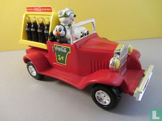 IJsbeer in 'Coca-Cola' auto