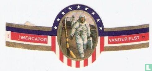 Astronautes se dirigeant vers la fusée - Image 1
