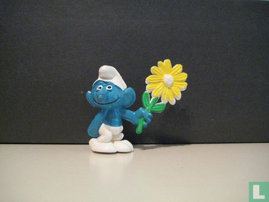 smurf with flower