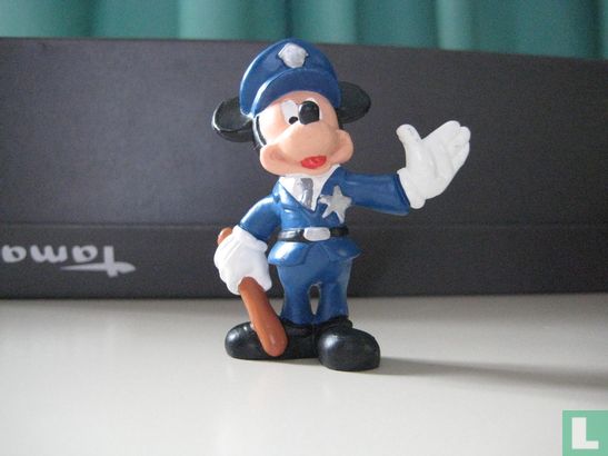 mickey mouse as agent