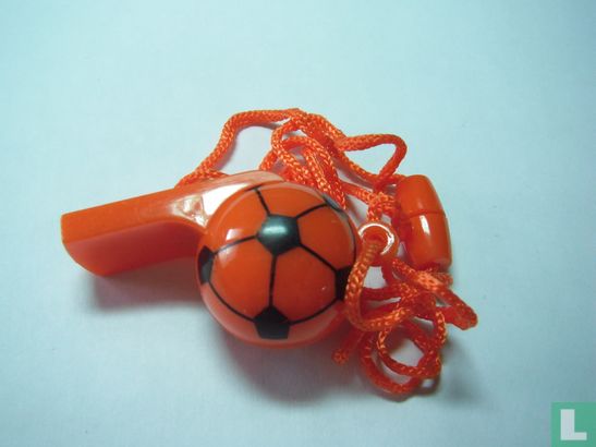 Oranje  voetbalfluit met koord