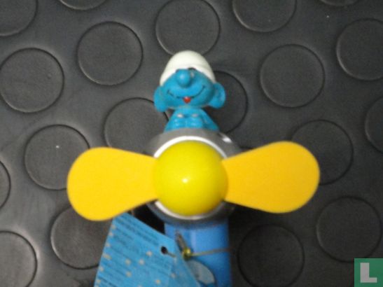 Smurf in airplane (yellow propeller)