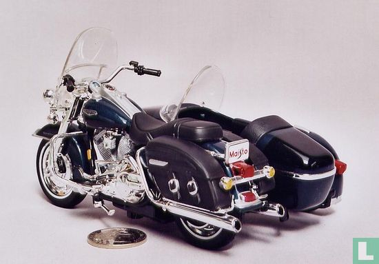 Harley-Davidson 2001 FLHRCI Road King Classic with Side Car - Image 2