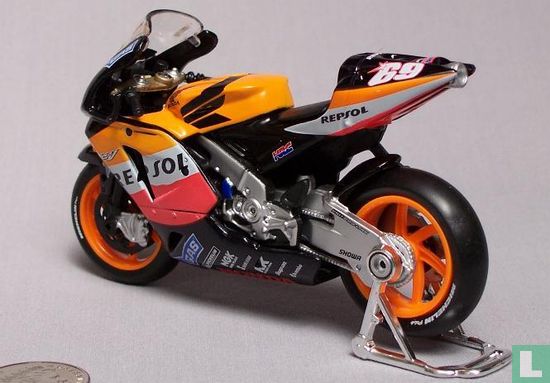 Honda RC211V #69 - Image 2
