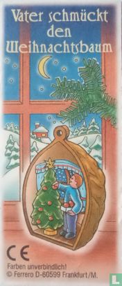 Vater schmückt l'Weihnachtsbaum - Image 2