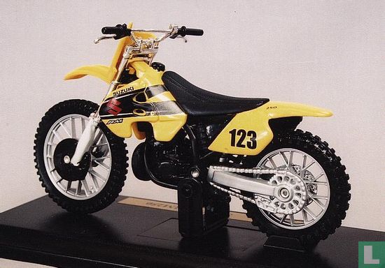 Suzuki RM250 #123 - Image 2