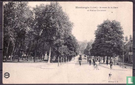 Montargis, Avenue de la Gare et Statue Cochery