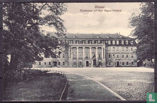 Weimar, Fürstenhaus mit Karl August-Denkmal