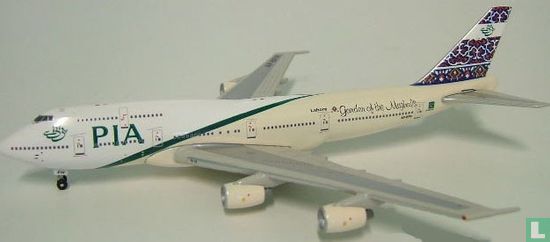 PIA - 747-300 "Lahore - Garden of Mughals"