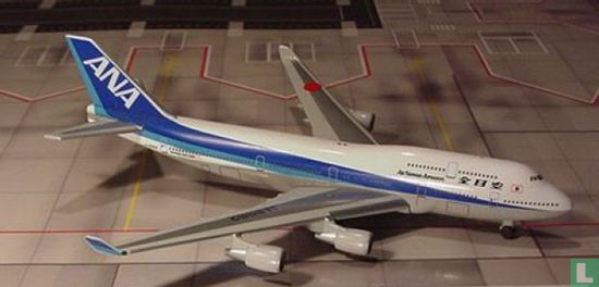 ANA - 747-400
