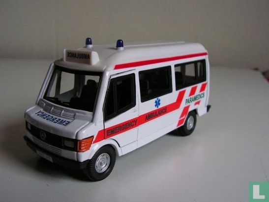 Mercedes-Benz 308 Ambulance Paramedics
