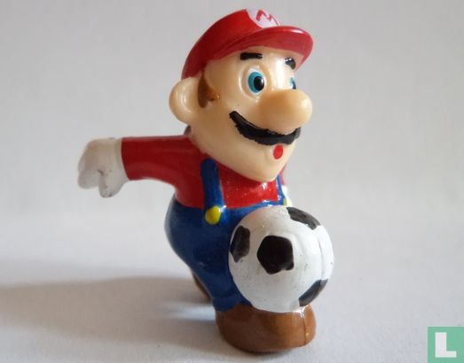 Mario met voetbal