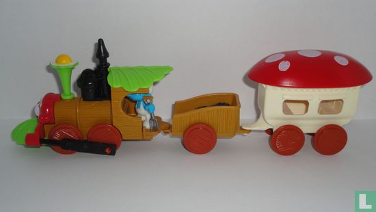 Smurf on locomotive with coal & travelling wagon - Image 1