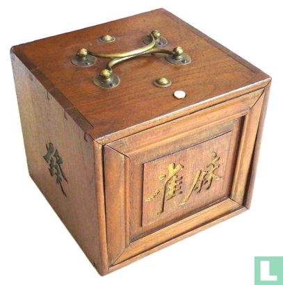 Mah Jongg Been&Bamboe Chinees houten kistje met klikklak-frontpaneel met gouden initialen - Image 1