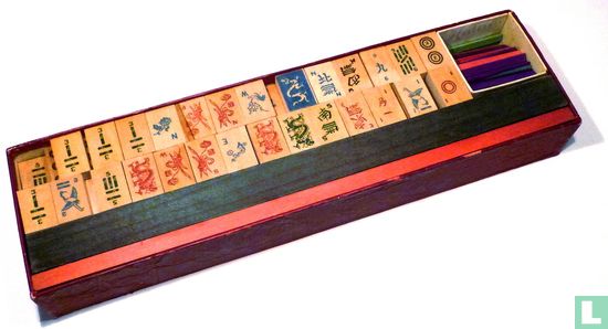 Mah Jongg Amerikaans Algemeen Rode kartonnen smalle en langwerpige doos met houten latten - Image 2
