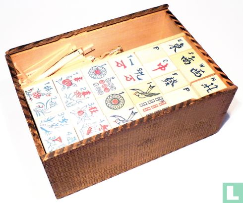 Mah Jongg Amerikaans merken Piroxloid houten schuifdoos met pyrografisch design - Image 2