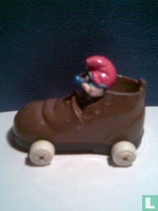 Papa Smurf in Shoe car - Image 3