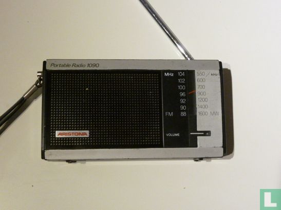 Aristona FM/MW portable radio