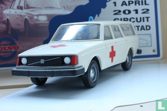 Volvo 245 Ambulance - Afbeelding 1