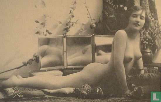 Erotische prentbriefkaart  - Meisje voor spiegels       - Image 1
