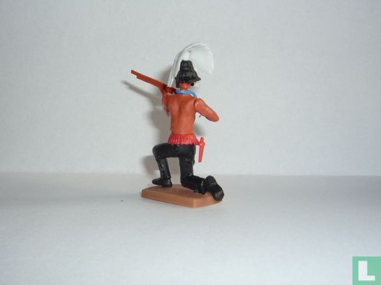 Indian kneeling rifle at the ready (black) - Image 2
