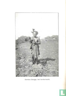 Oemboe Dongga, het kampong-hoofd op Soemba - Image 3