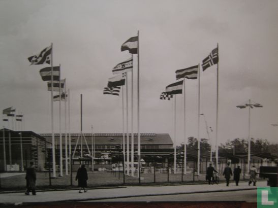De vlaggen op het elf-Provincienplein