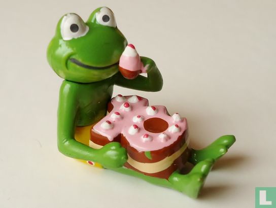 Frog with cake