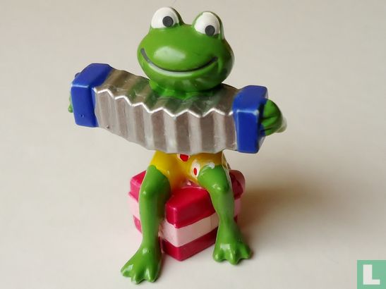 Frog in accordion