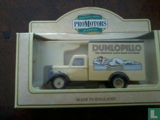 Bedford 30CWT Box Van 'Dunlopillo'