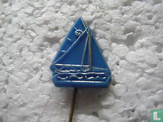Sailboat 00 [gold on blue]