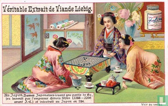 Dames Japonaises jouant une partie de Go, jeu inventé...