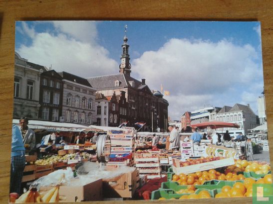 Markt met stadhuis